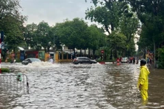 Một con phố ở Hà Nội ngập nặng sau cơn mưa chiều 29/5. (Ảnh: Phạm Kiên/TTXVN) 