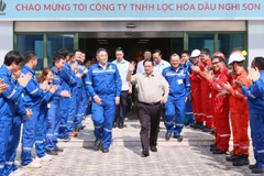 Thủ tướng Phạm Minh Chính thăm Nhà máy Lọc hóa dầu Nghi Sơn. (Ảnh: Dương Giang/TTXVN)