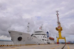 Tàu huấn luyện Hannara do Chính phủ Hàn Quốc viện trợ cho Chính phủ Việt Nam cập Cảng MPC Port tại bán đảo Đình Vũ (Hải Phòng). (Ảnh: TTXVN phát) 