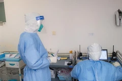 Nhân viên y tế làm việc tại một bệnh viện ở Vũ Hán, Trung Quốc ngày 28/1/2020. (Nguồn: THX/TTXVN) 