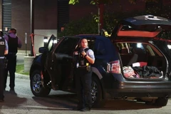 Cảnh sát được triển khai tới hiện trường một vụ xả súng ở Oak Park, Chicago, Mỹ, ngày 20/6/2020. (Nguồn: AP/TTXVN) 