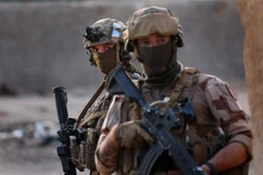 Binh sỹ Pháp tuần tra trên đường phố ở Gao, miền Bắc Mali ngày 4/12/2021. (Ảnh: AFP/TTXVN) 