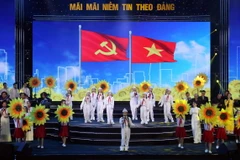 Biểu diễn nghệ thuật tại chương trình. (Ảnh: Trần Lê Lâm/TTXVN)