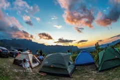 Các biện pháp phòng chống dịch COVID-19 nghiêm ngặt tại Trung Quốc đang khiến mọi người tránh xa các địa điểm nghỉ mát trong nước như bãi biển và thay vào đó họ tìm đến các khu cắm trại gần nhà. (Nguồn: Getty Images)