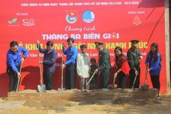 Lễ khởi công xây dựng căn nhà hạnh phúc cho em Hồ Văn Xoa, bản Ka Túp, thị trấn Lao Bảo. (Ảnh: Nguyên Linh/TTXVN)