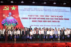 Hơn 120 doanh nghiệp trên địa bàn Hải Phòng tham gia ủng hộ đồng bào miền Trung. (Ảnh: Minh Thu/TTXVN) 