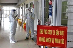 Ngày 30 Tết, các bác sỹ làm việc tại khu vực cách ly đặc biệt ở Quảng Ninh. (Nguồn: TTXVN phát) 