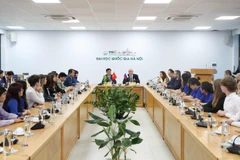 Phó Thủ tướng Liên bang Nga thăm và trao đổi với giảng viên, sinh viên Đại học Quốc gia Hà Nội tại Hòa Lạc. (Nguồn: Báo Nhân Dân)