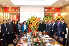 Thường trực Ban Bí thư Trương Thị Mai với cán bộ, nhiên viên Ban Bảo vệ, Chăm sóc sức khoẻ cán bộ Trung ương. (Ảnh: Phương Hoa/TTXVN)