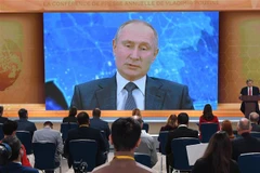 Tổng thống Nga Vladimir Putin phát biểu trong cuộc họp báo thường niên, được tổ chức theo hình thức trực tuyến, tại Novo-Ogaryovo, ngoại ô Moskva, ngày 17/12/2020. (Nguồn: AFP/TTXVN) 