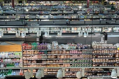 Một chợ thực phẩm ở Arlington, bang Virginia, Mỹ. (Ảnh: THX/TTXVN) 