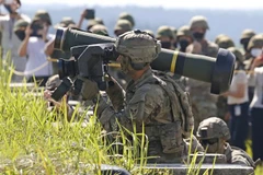 Binh sỹ Mỹ tham gia cuộc tập trận chung với các thành viên lực lượng Lực lượng Phòng vệ Mặt đất Nhật Bản tại Yamato, tỉnh Kumamoto, tây nam Nhật Bản, ngày 28/8/2022. (Ảnh: Kyodo/TTXVN) 