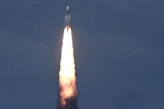 Vụ phóng tàu Chandrayaan-3 từ trung tâm vũ trụ Satish Dhawan tại bang Andhra Pradesh, miền Nam Ấn Độ ngày 14/7/2023. (Ảnh: AFP/TTXVN)