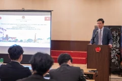 Đại sứ Việt Nam tại Nhật Bản Phạm Quang Hiệu thuyết trình về quan hệ hai nước trong thời gian qua. (Ảnh: Xuân Giao/TTXVN)