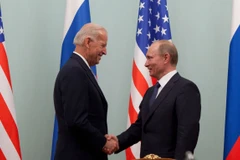 Tổng thống Vladimir Putin (phải) và Tổng thống Joe Biden. (Nguồn: themoscowtimes.com) 