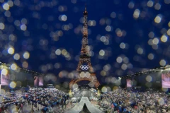 Olympic Paris 2024 là kỳ thế vận hội đầu tiên tổ chức lễ khai mạc trong không gian mở dọc sông Seine. (Nguồn: Time)