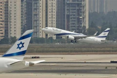 Máy bay Hãng hàng không El Al của Israel cất cánh tại sân bay Ben Gurion, gần Tel Aviv, trong hành trình tới Các tiểu vương quốc Arab Thống nhất (UAE), ngày 31/8/2020. (Ảnh: AFP/TTXVN) 