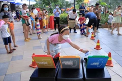 Trẻ em học cách bảo vệ môi trường từ ngày hội Trung Thu của NovaGroup