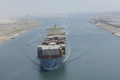 Một con tàu đi qua kênh đào Suez. (Nguồn: Egypttoday)