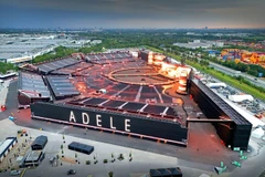 Địa điểm biểu diễn tạm thời Adele Arena với sức chứa 80.000 người được xây dựng trong vòng 3 tháng, với kinh phí khoảng 130 triệu euro chỉ để phục vụ 10 đêm diễn của ca sỹ Adele tại thành phố Munich. (Ảnh: DPA/TTXVN phát)