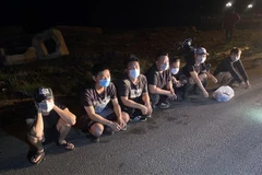 Các đối tượng xuất cảnh trái phép bị phát hiện, rạng sáng 24/4. (Nguồn: TTXVN phát) 