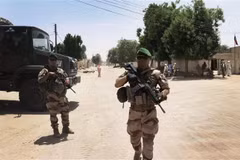 Binh sỹ Pháp tham gia chiến dịch Barkhane tại Faya-Largeau, miền Bắc Cộng hòa Chad. (Ảnh: AFP/TTXVN)