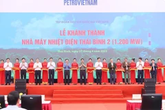 Thủ tướng Phạm Minh Chính cắt băng khánh thành Nhà máy nhiệt điện Thái Bình 2. (Ảnh: Dương Giang/TTXVN)
