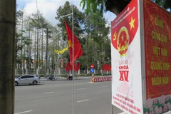 Băngrôn, khẩu hiệu tuyên truyền đã được treo ở các tuyến đường và địa điểm công cộng ở Cà Mau. (Ảnh: Minh Hưng/ TTXVN) 