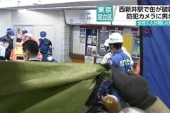 Một chiếc lon bất ngờ phát nổ tại ga Nishiarai ở Adachi, Tokyo. (Nguồn: NHK)