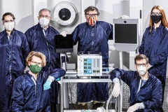 Một số kỹ sư thuộc nhóm thiết kế và chế tạo VITAL. (Nguồn: mashable.com) 