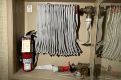 Các thiết bị chữa cháy tại một chung cư. (Ảnh: Hà Linh/Vietnam+)