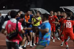 Màn ẩu đả giữa U22 Thái Lan và U22 Indonesia để lại hình ảnh xấu xí trong trận chung kết SEA Games 32. (Ảnh: Báo Thanh Niên)