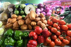 Rau củ quả được bày bán tại khu chợ ở Nam Kinh, Khu tự trị Choang Quảng Tây, Trung Quốc ngày 30/1/2020. (Nguồn: THX/TTXVN) 