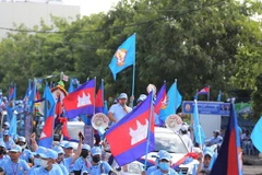 Quang cảnh diễu hành vận động tranh cử của CPP trên đường phố ở thủ đô Phnom Penh vào sáng 1/7. (Ảnh: Hoàng Minh/TTXVN)