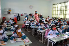 Các trường học đều thực hiện nghiêm túc các biện pháp phòng, chống dịch COVID-19 cho học sinh. (Ảnh: Hồng Điệp/TTXVN)