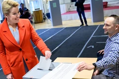 Thị trưởng Berlin Franziska Giffey bỏ phiếu bầu. (Nguồn: DPA)