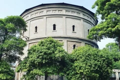 Việc cải tạo Tháp nước Hàng Đậu thành không gian nghệ thuật và mở cửa cho khách tham quan được nhiều người dân trong khu vực quan tâm. (Nguồn: Vietnam+)