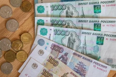 Đồng ruble của Nga tại thủ đô Moskva ngày 24/3/2022. (Ảnh: THX/TTXVN) 