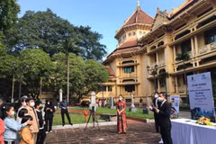 Tour bộ hành Kiến trúc Pháp trong lòng Hà Nội là tour du lịch đầu tiên khi Hà Nội gỡ bỏ giãn cách xã hội, thích ứng với bối cảnh đại dịch COVID-19 hiện nay và điều chỉnh hoạt động của bảo tàng trong điều kiện bình thường mới. (Nguồn: bvhttdl.gov.vn) 
