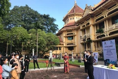 Tour bộ hành Kiến trúc Pháp trong lòng Hà Nội là tour du lịch đầu tiên khi Hà Nội gỡ bỏ giãn cách xã hội, thích ứng với bối cảnh đại dịch COVID-19 hiện nay và điều chỉnh hoạt động của bảo tàng trong điều kiện bình thường mới. (Nguồn: bvhttdl.gov.vn) 