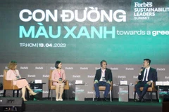 Các chuyên gia, doanh nghiệp tham gia phiên thảo luận xử lý rác thải nhựa. (Ảnh: Mỹ Phương/TTXVN)