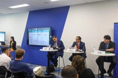 IMF họp báo công bố báo cáo đánh giá triển vọng kinh tế châu Á-Thái Bình Dương ngày 28/10 tại Singapore. (Ảnh: Lê Dương/TTXVN) 