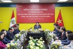 Chủ tịch nước Lương Cường làm việc với Công ty Viettel Peru. (Ảnh: Lâm Khánh/TTXVN)