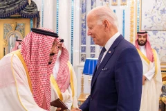 Quốc vương Saudi Arabia Salman bin Abdulaziz và Tổng thống Mỹ Joe Biden. (Nguồn: Reuters) 