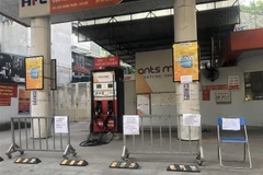 Một cửa hàng xăng dầu tại phố Khâm Thiên, Hà Nội đóng cửa hôm 4/11. (Ảnh: Trần Việt/TTXVN) 