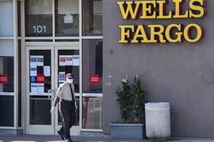 Một chi nhánh ngân hàng Wells Fargo tại West Hollywood, California, Mỹ. (Ảnh: AFP/TTXVN) 