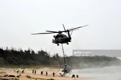 Trực thăng quân sự Mỹ hạ cánh khẩn cấp trên đảo Okinawa của Nhật Bản