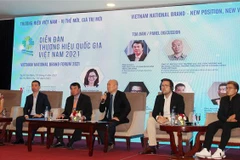 Đại diện Bộ, ngành và doanh nghiệp chia sẻ kinh nghiệm xây dựng thương hiệu tại Diễn đàn Thương hiệu quốc gia Việt Nam 2021. (Ảnh: Mỹ Phương/TTXVN) 