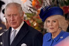 Nhà Vua Anh Charles III và Hoàng hậu Consort Camilla. (Ảnh: AFP/TTXVN)