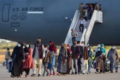 Máy bay quân sự của Mỹ đưa người tị nạn Afghanistan từ Kabul tới căn cứ hải quân Rota, Tây Ban Nha, ngày 31/8/2021. (Ảnh: AFP/TTXVN) 